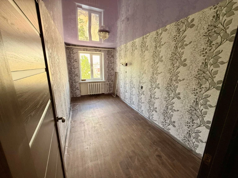 Продається 3-кімнатна квартира, Ватутіна 52 (Свитанок; 129 кв. м.; 20 кв. м.)