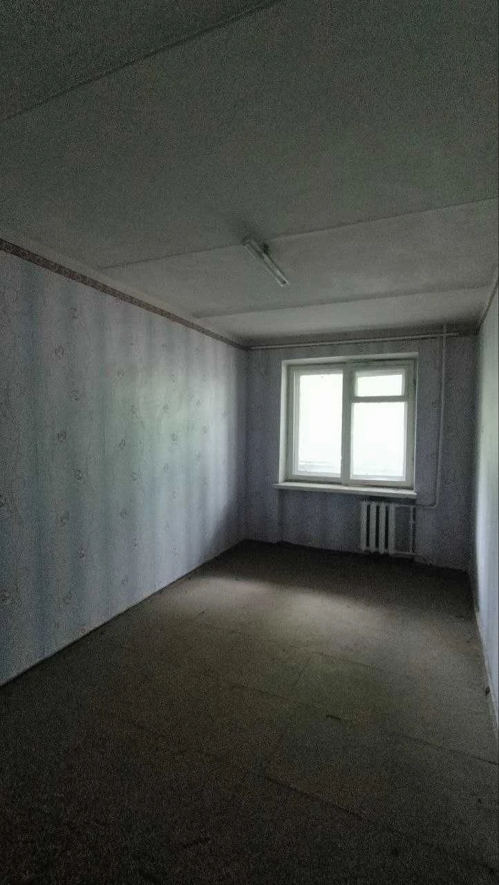 Продається 2-кімнатна квартира на Дніпровському шосе