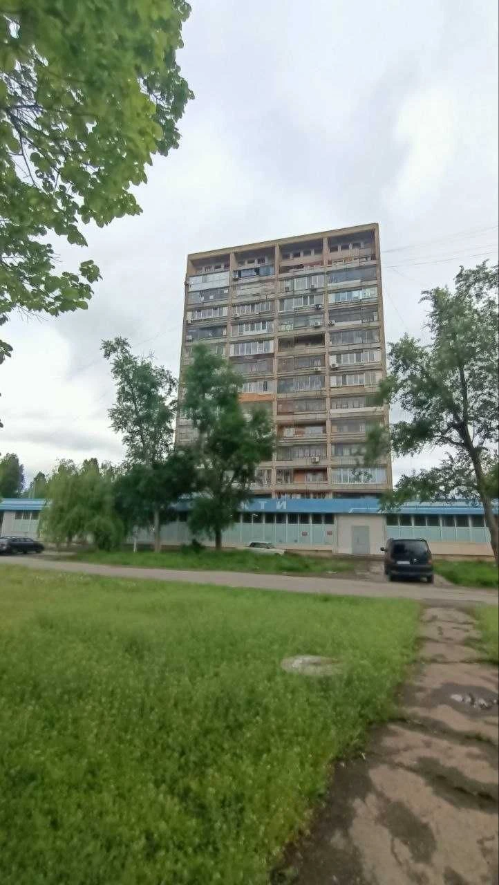 Продається 2-кімнатна квартира на Дніпровському шосе