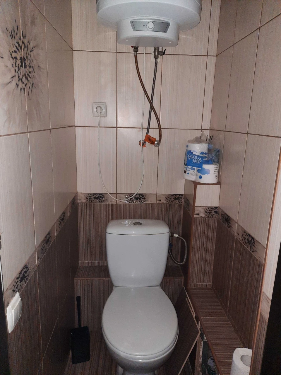 Selling 3-bedroom apartment in the city center on Buzova Street