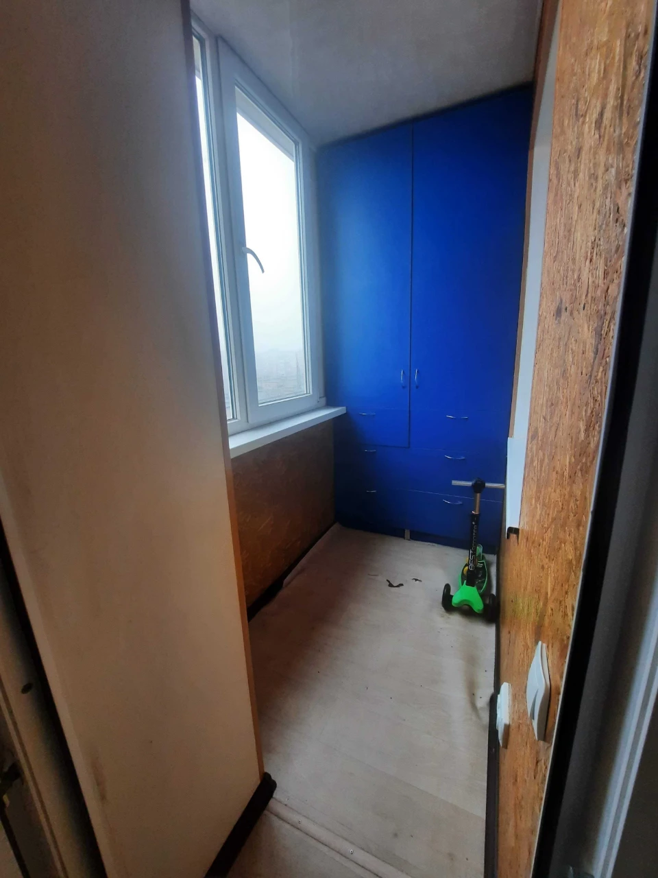 Selling 3-bedroom apartment in the city center on Buzova Street