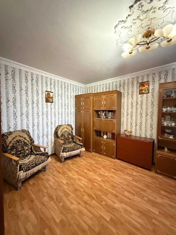 Продаж 3-кімн. квартири, 2 поверх. Вечірній 10