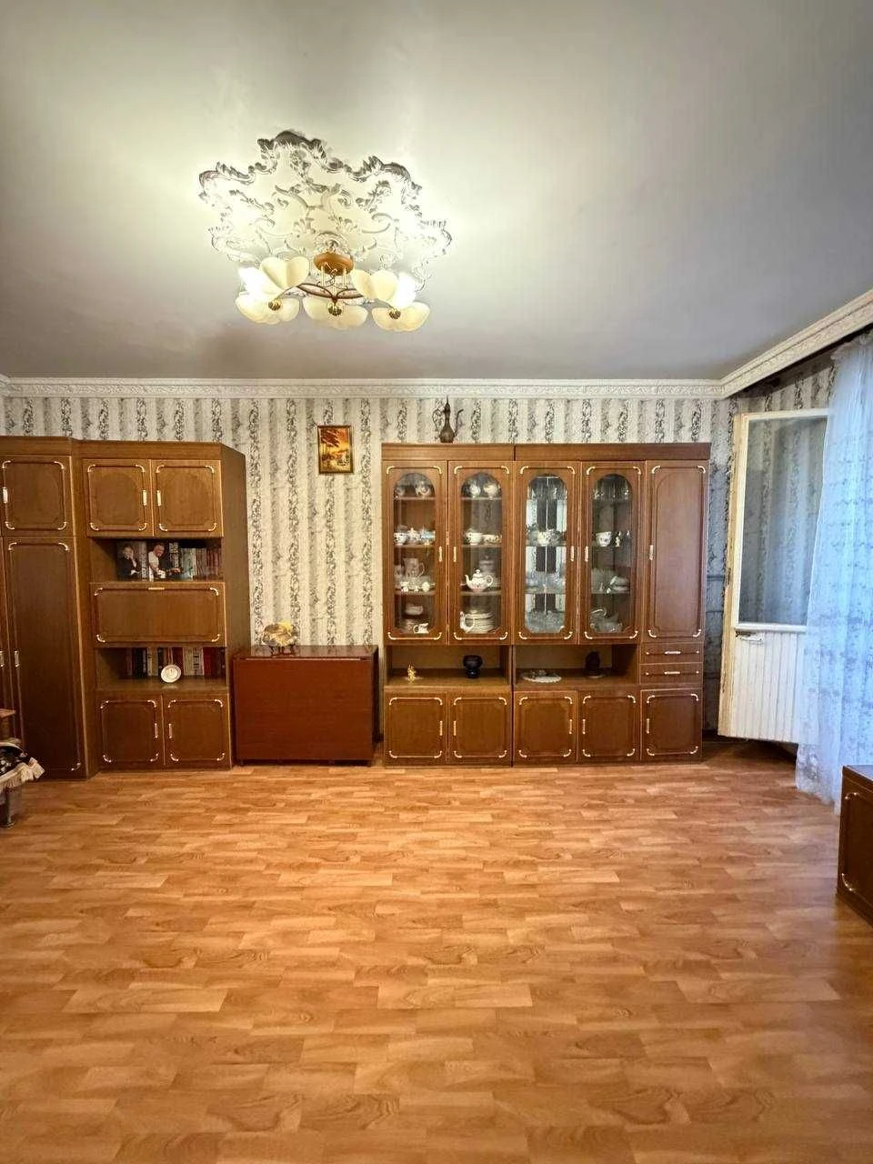 Продаж 3-кімн. квартири, 2 поверх. Вечірній 10