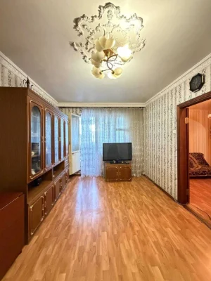 Продаж 3-кімн. квартири, 2 поверх. Вечірній 10