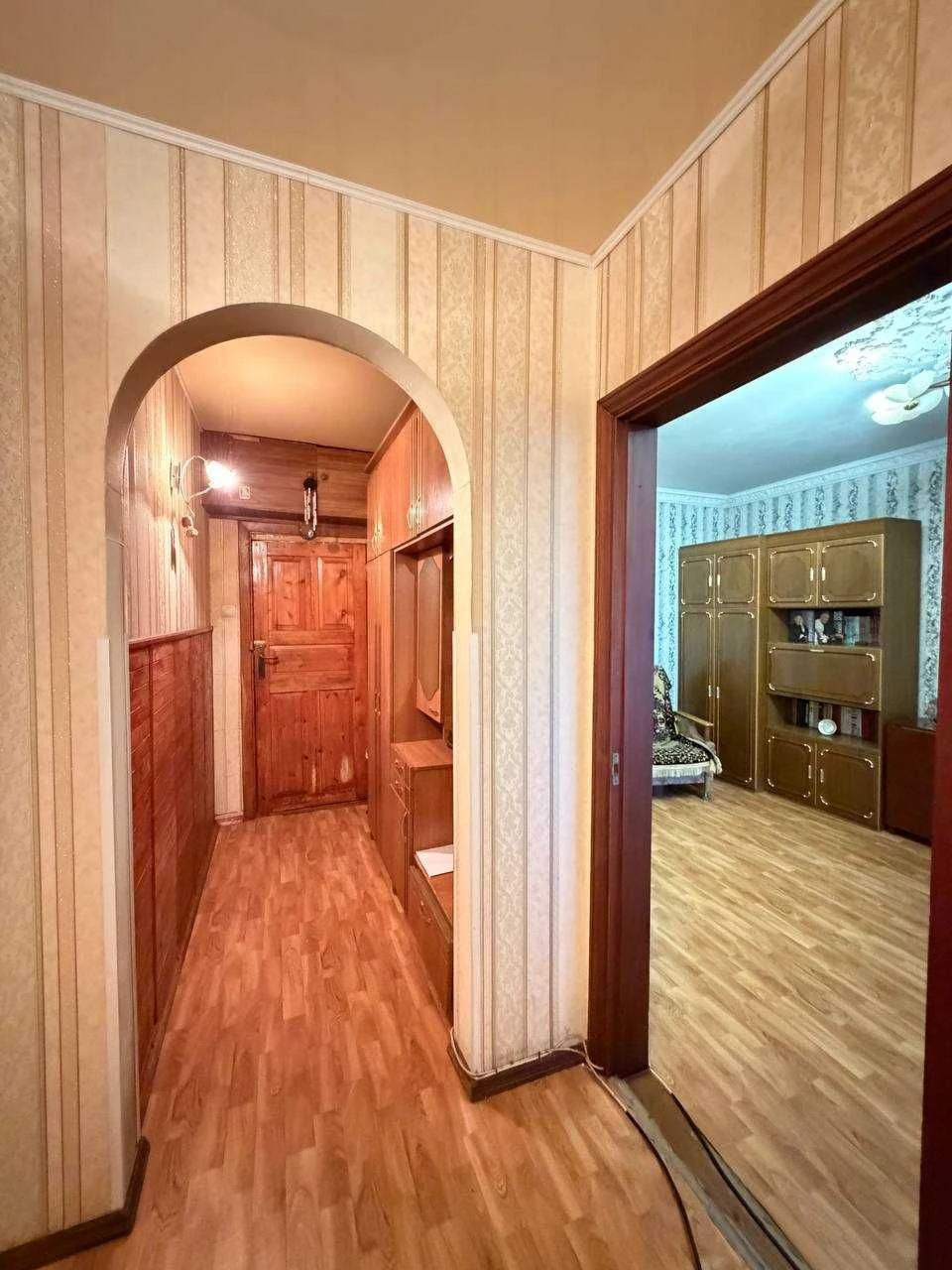 Продаж 3-кімн. квартири, 2 поверх. Вечірній 10