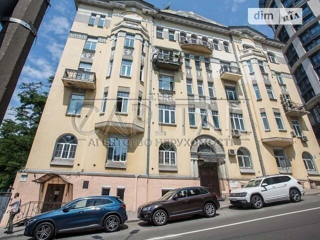 Sale of 4-room apartment 123 sq. m on Kruglouniversitytska st. 7