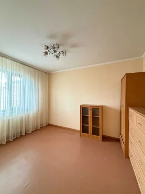Продається простора житлова квартира. Січеславська 41.