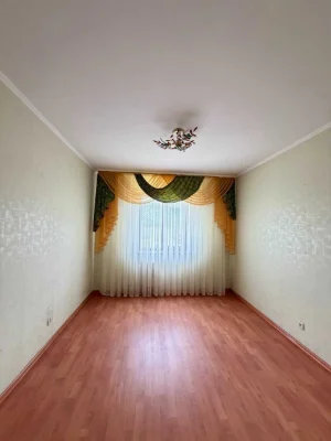 Продається простора житлова квартира. Січеславська 41.