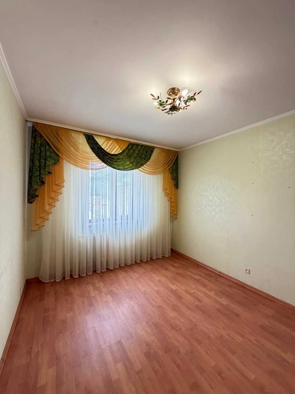 Продається простора житлова квартира. Січеславська 41.