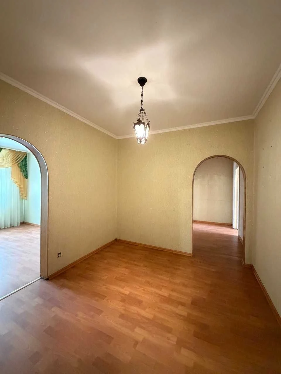 Продається простора житлова квартира. Січеславська 41.