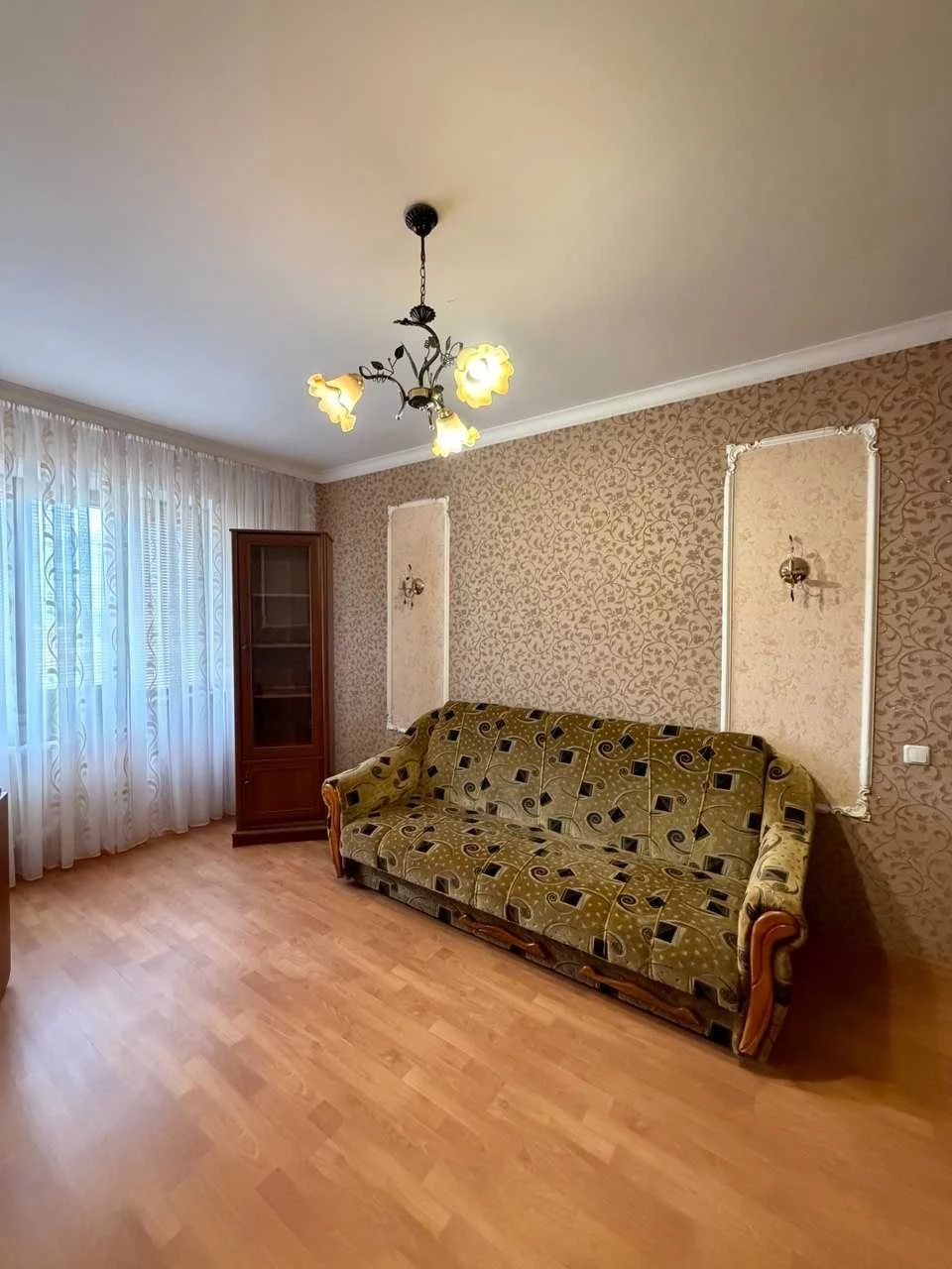 Продається простора житлова квартира. Січеславська 41.