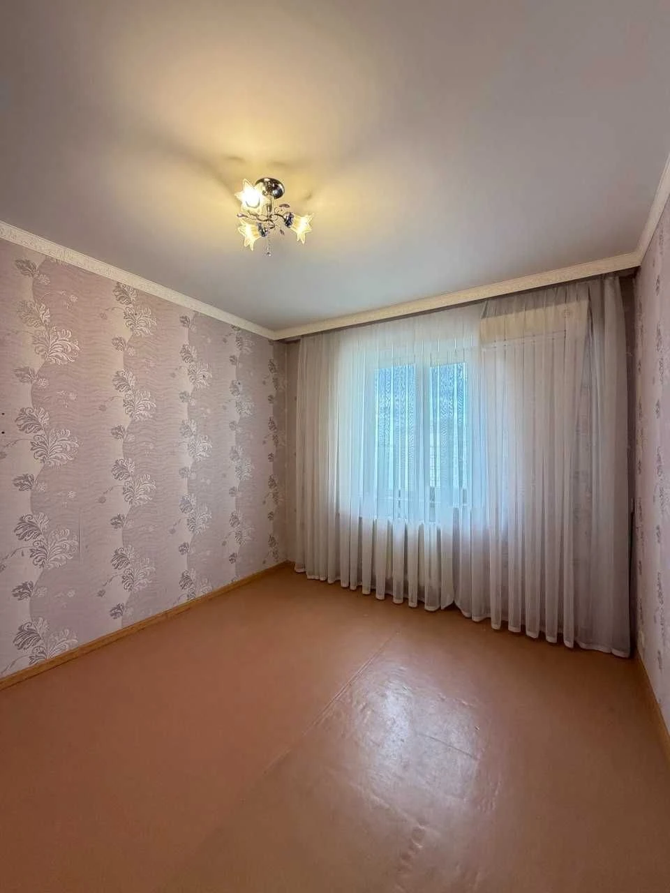 Продається простора житлова квартира. Січеславська 41.