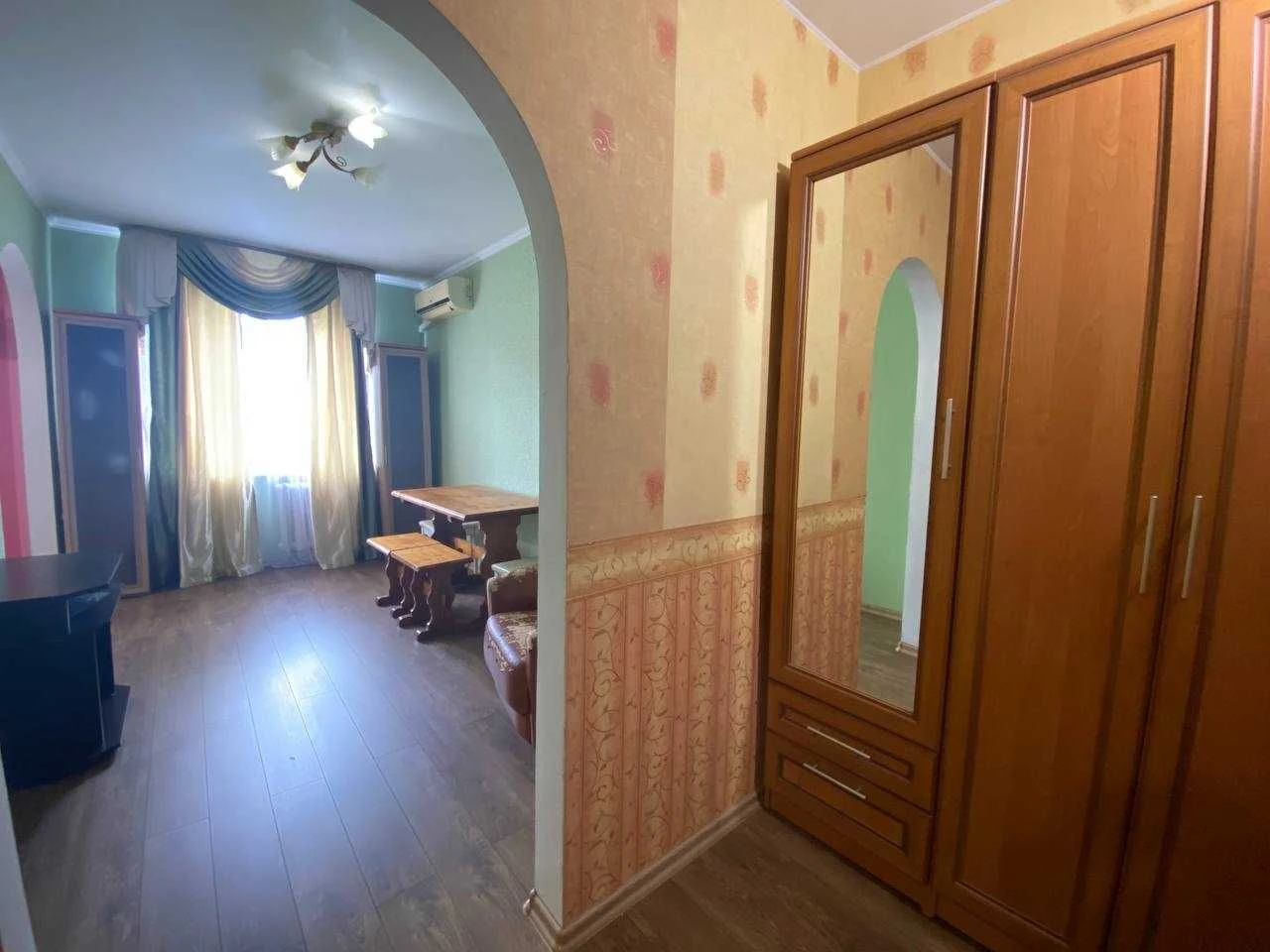 Selling 4-room apartment on Свято-Николаевская Street. Panorama