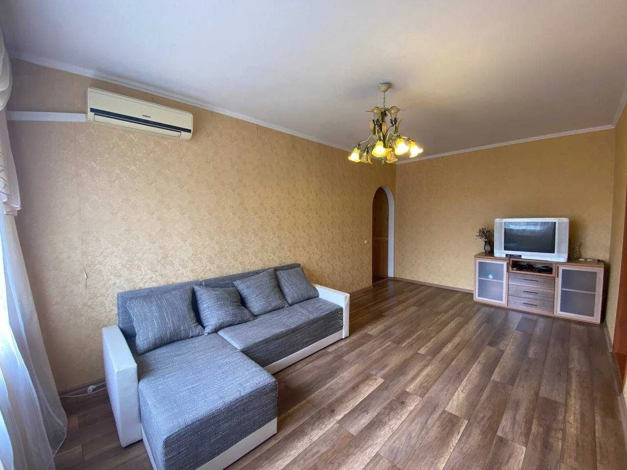 Selling 4-room apartment on Свято-Николаевская Street. Panorama