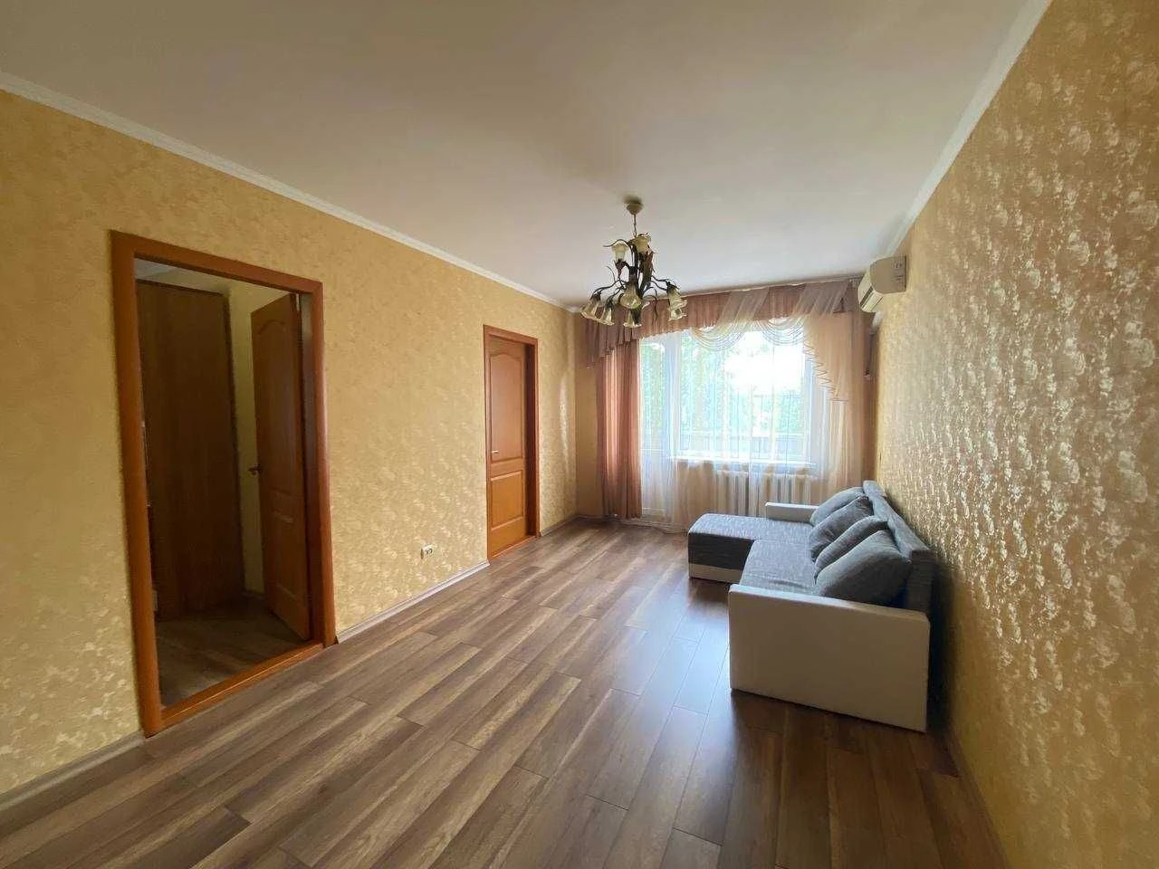 Selling 4-room apartment on Свято-Николаевская Street. Panorama