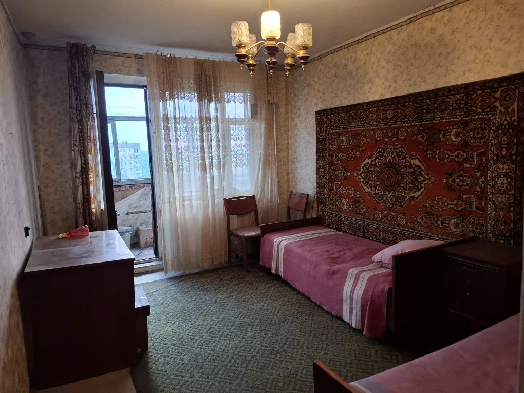 Продається 3-кімнатна квартира на Зарічному, біля Терри