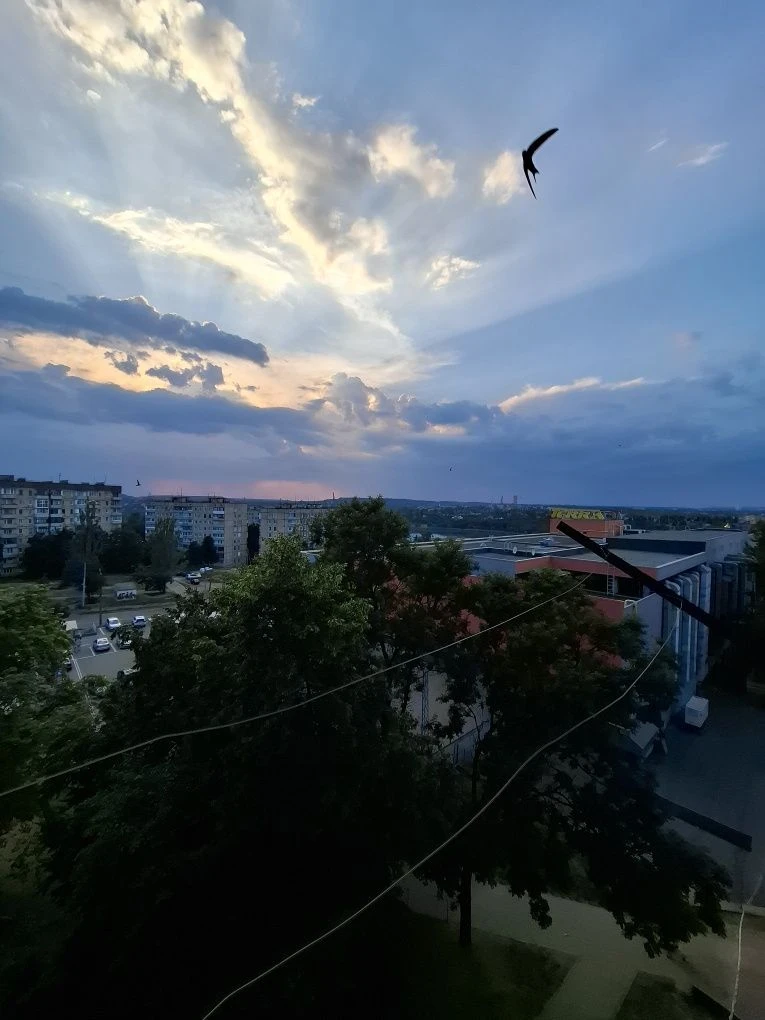 Продається 3-кімнатна квартира на Зарічному, біля Терри
