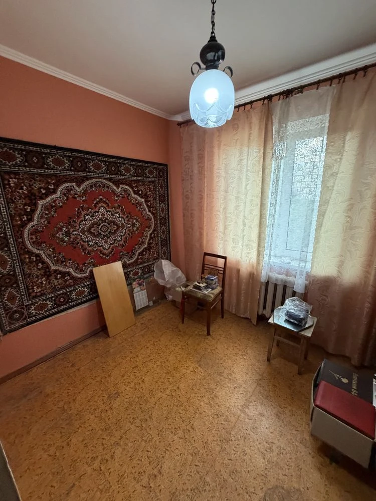 Продается 3-комнатная квартира на Карачунах, рядом с ДКА