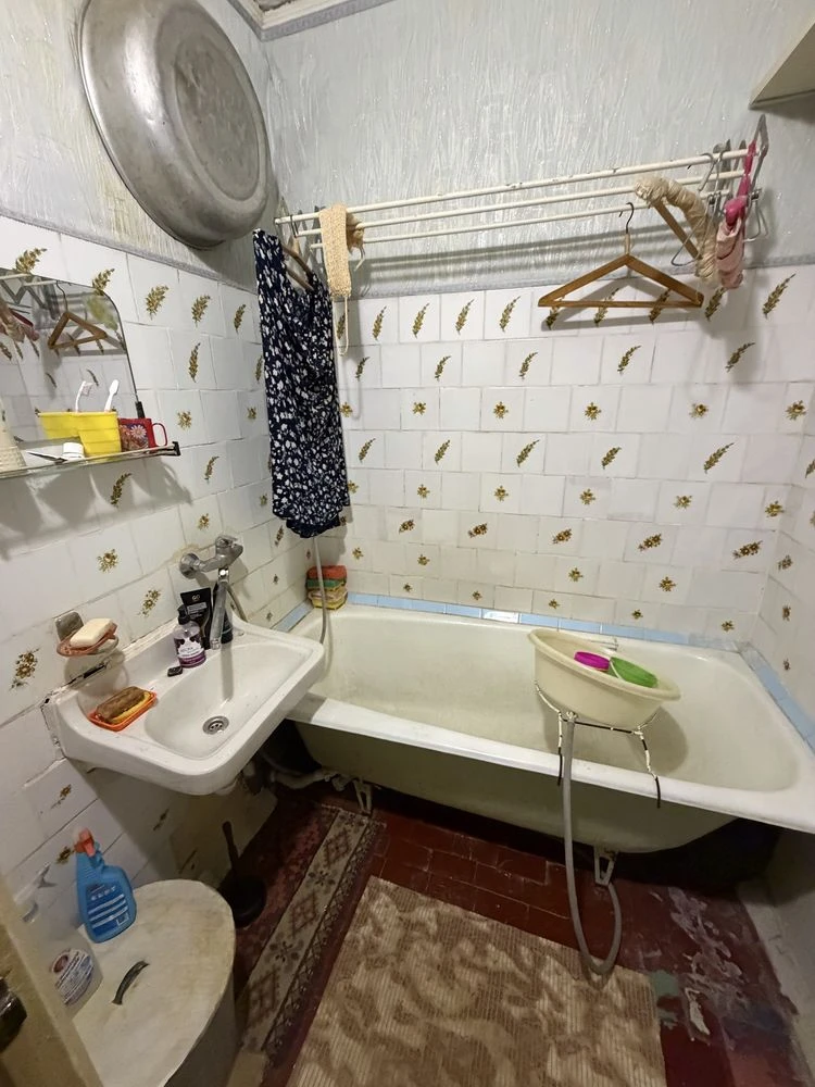 Продается 3-комнатная квартира на Карачунах, рядом с ДКА
