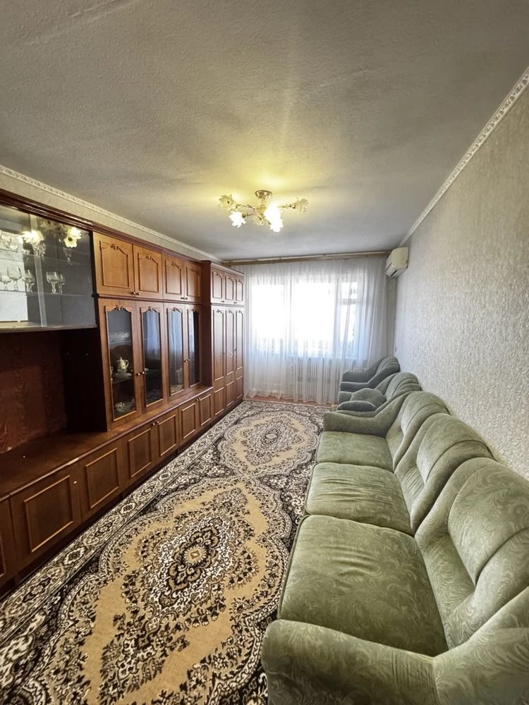 Продається 3-кімнатна квартира з холом і чудовим плануванням