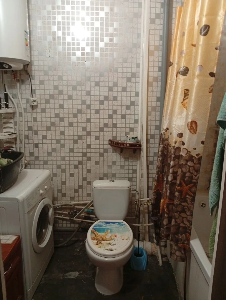 Продаётся двух комнатная квартира Саксаганский район шахта р