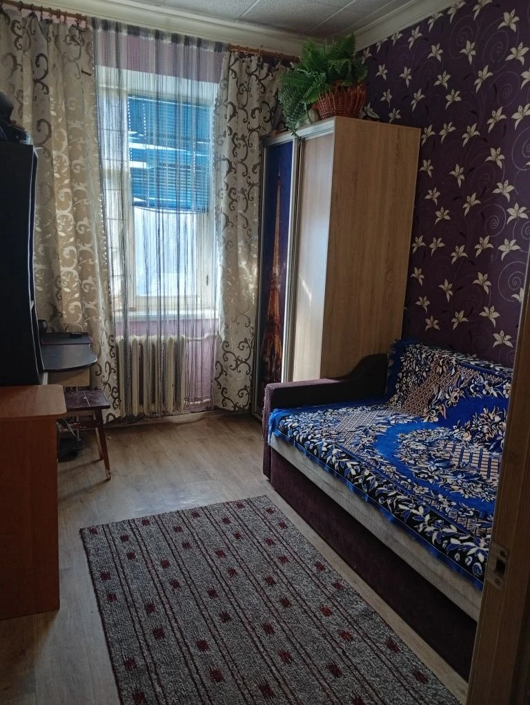 Продаётся двух комнатная квартира Саксаганский район шахта р