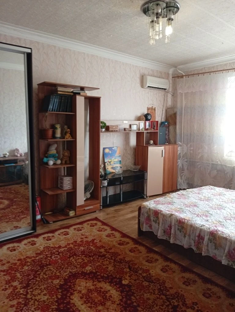Продаётся двух комнатная квартира Саксаганский район шахта р