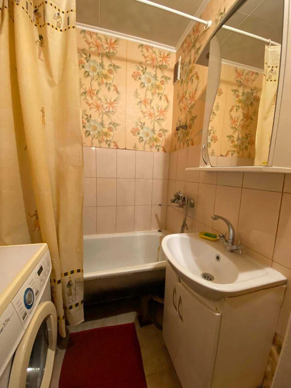 Трехкомнатная квартира рядом с парком, ул. Свято-Николаевска