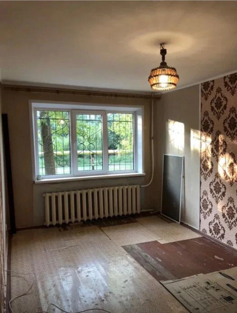 For Sale: 2-bedroom apartment on Pavlo Glazovy Street