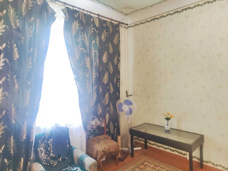 Sale of a 3-room "Stalinka" apartment in Quarter 96