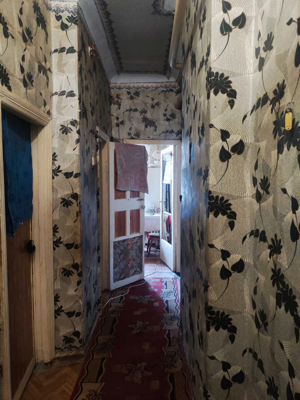 Sale of a 3-room "Stalinka" apartment in Quarter 96