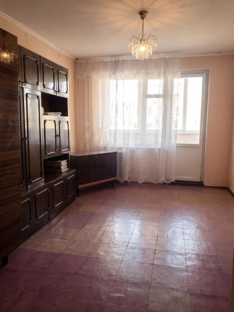 Sale of a 2-room apartment on Mykola Sviatalys' Street, "Youth" stop