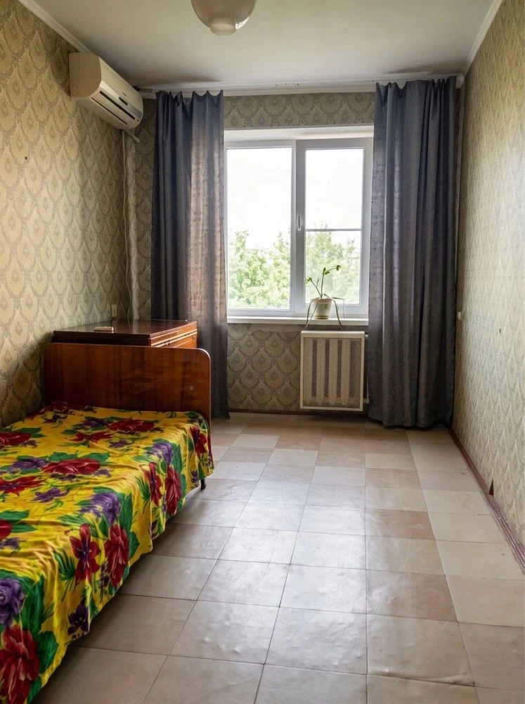Sale of a 2-room apartment on Mykola Sviatalys' Street, "Youth" stop