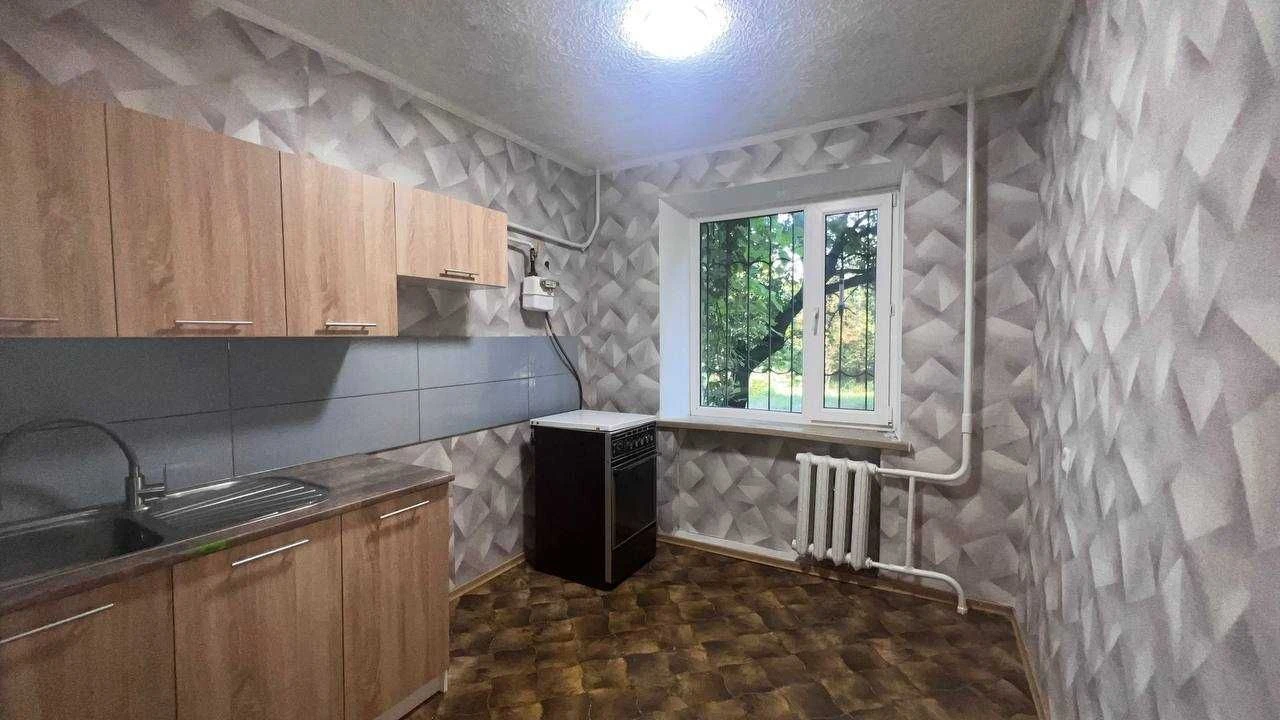 For Sale: Two-Bedroom Apartment on Druzhbi Street