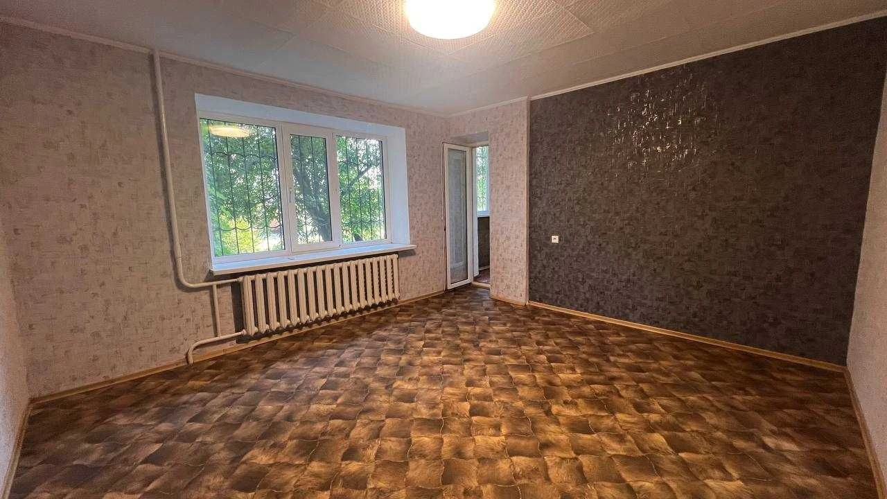 For Sale: Two-Bedroom Apartment on Druzhbi Street