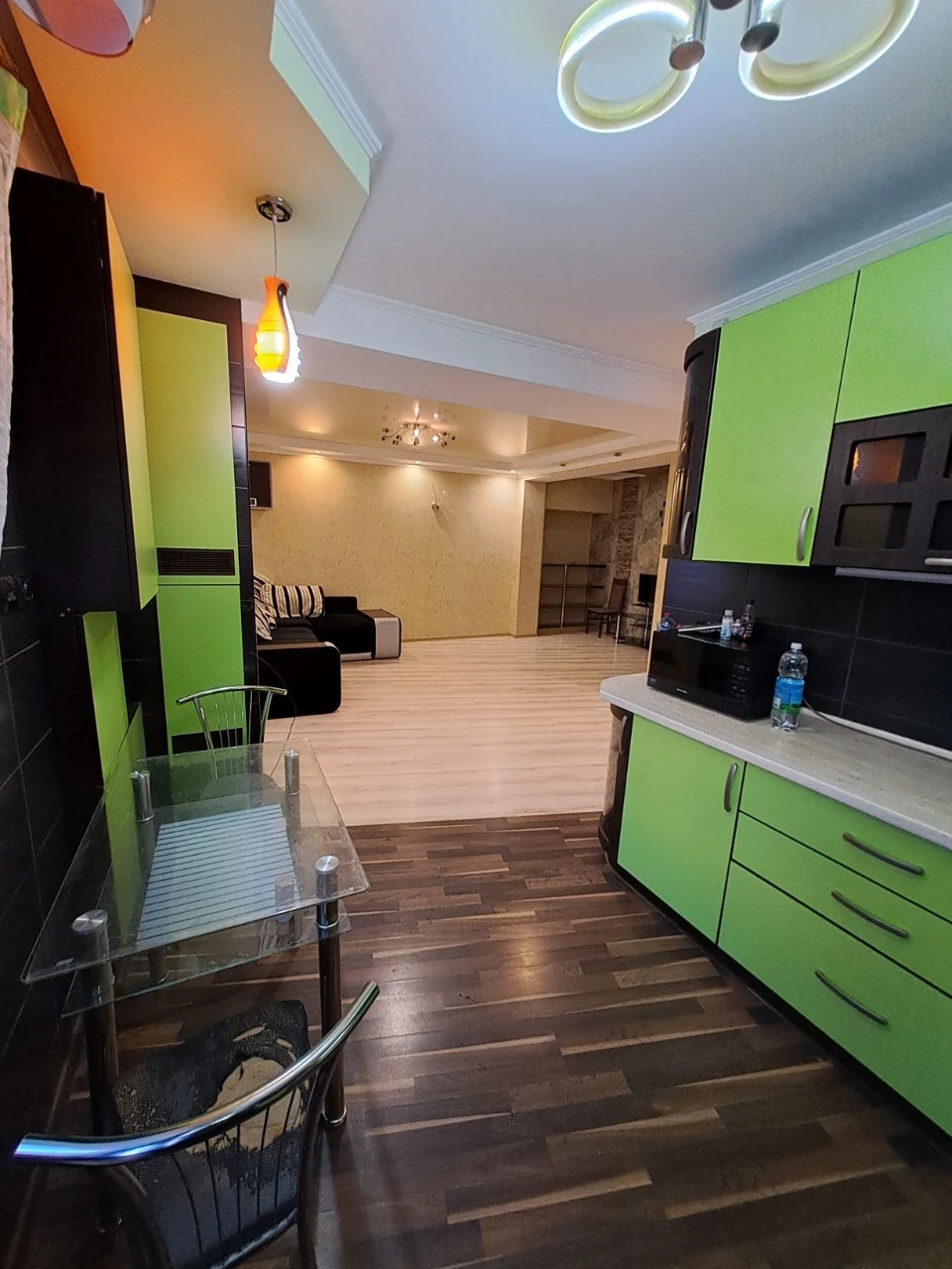 Продаж: Відновлене 3-кімнатна квартира в центрі міста