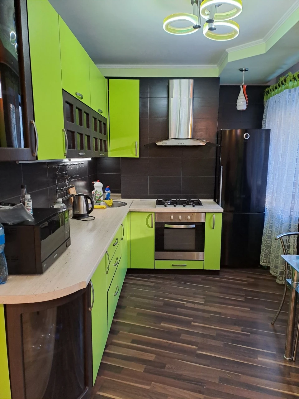 Продаж: Відновлене 3-кімнатна квартира в центрі міста