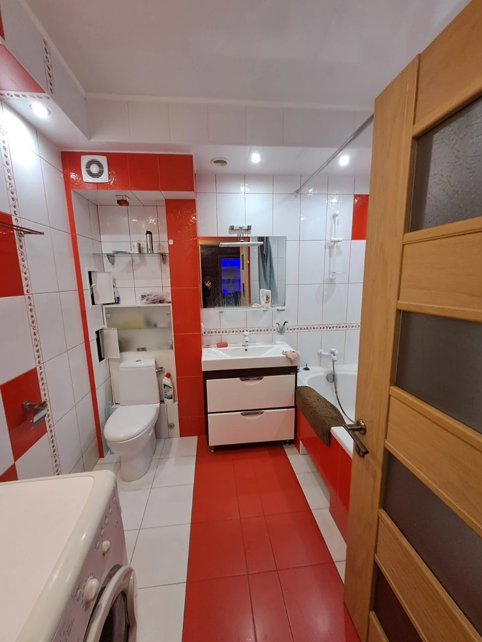 Продаж: Відновлене 3-кімнатна квартира в центрі міста