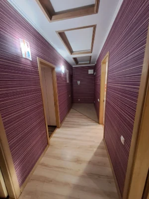 Продаж: Відновлене 3-кімнатна квартира в центрі міста