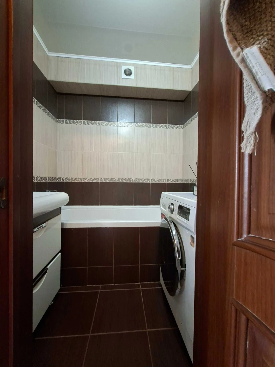 Продається тепла та світла 2-кімнатна квартира з ремонтом
