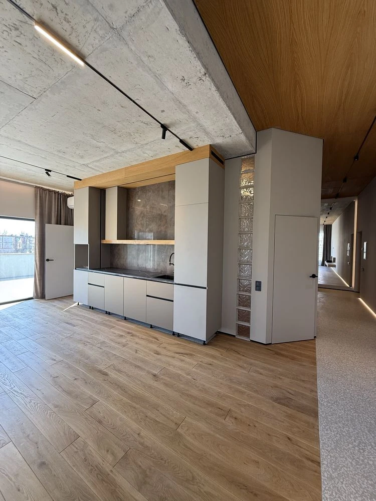 Selling a 3-room apartment renovated at Stepan Bandera 37