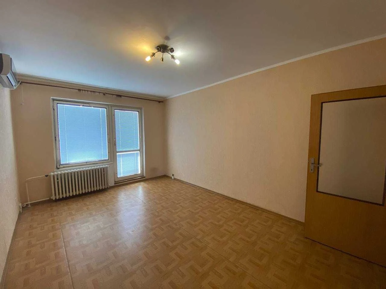 Продаётся двухкомнатная квартира на Макулане, Всебратское-2
