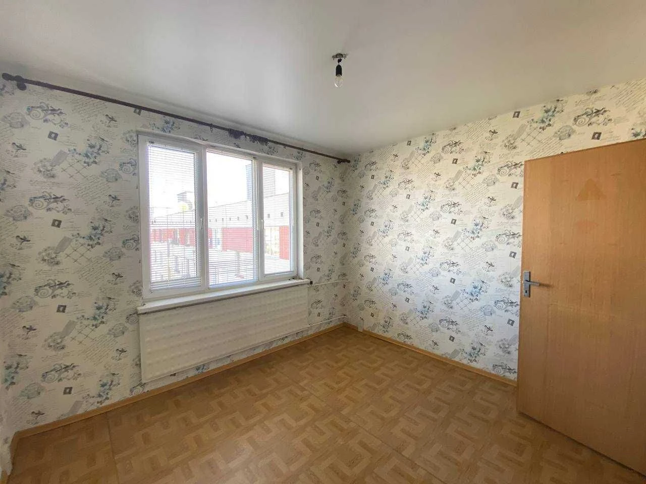 Продаётся двухкомнатная квартира на Макулане, Всебратское-2