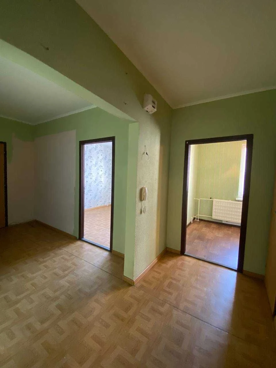 Продаётся двухкомнатная квартира на Макулане, Всебратское-2