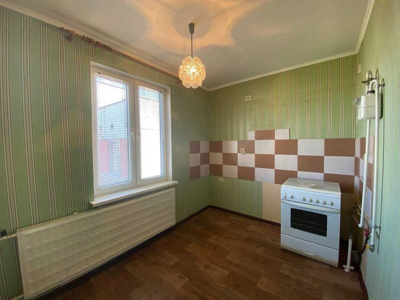 Продаётся двухкомнатная квартира на Макулане, Всебратское-2