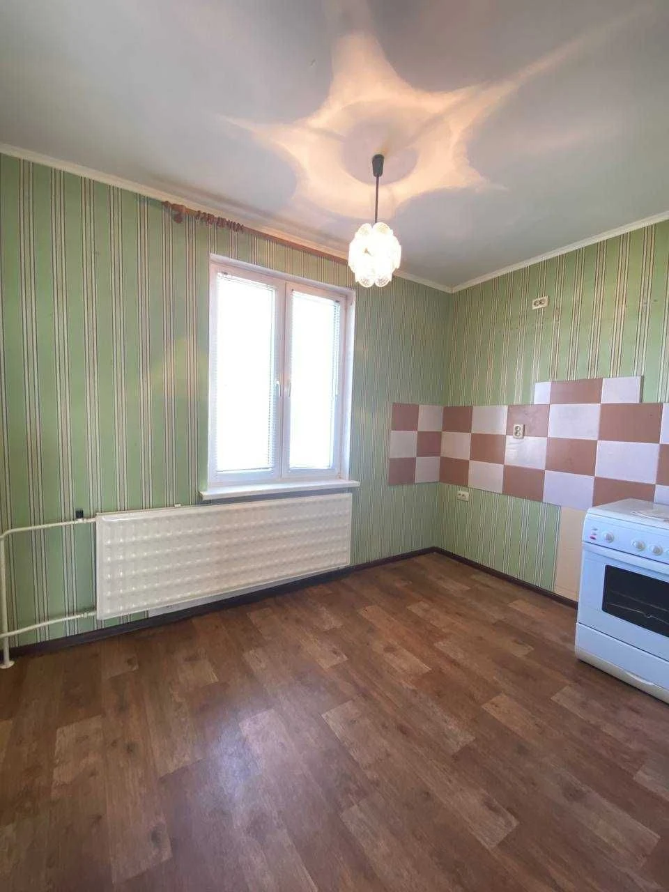 Продаётся двухкомнатная квартира на Макулане, Всебратское-2