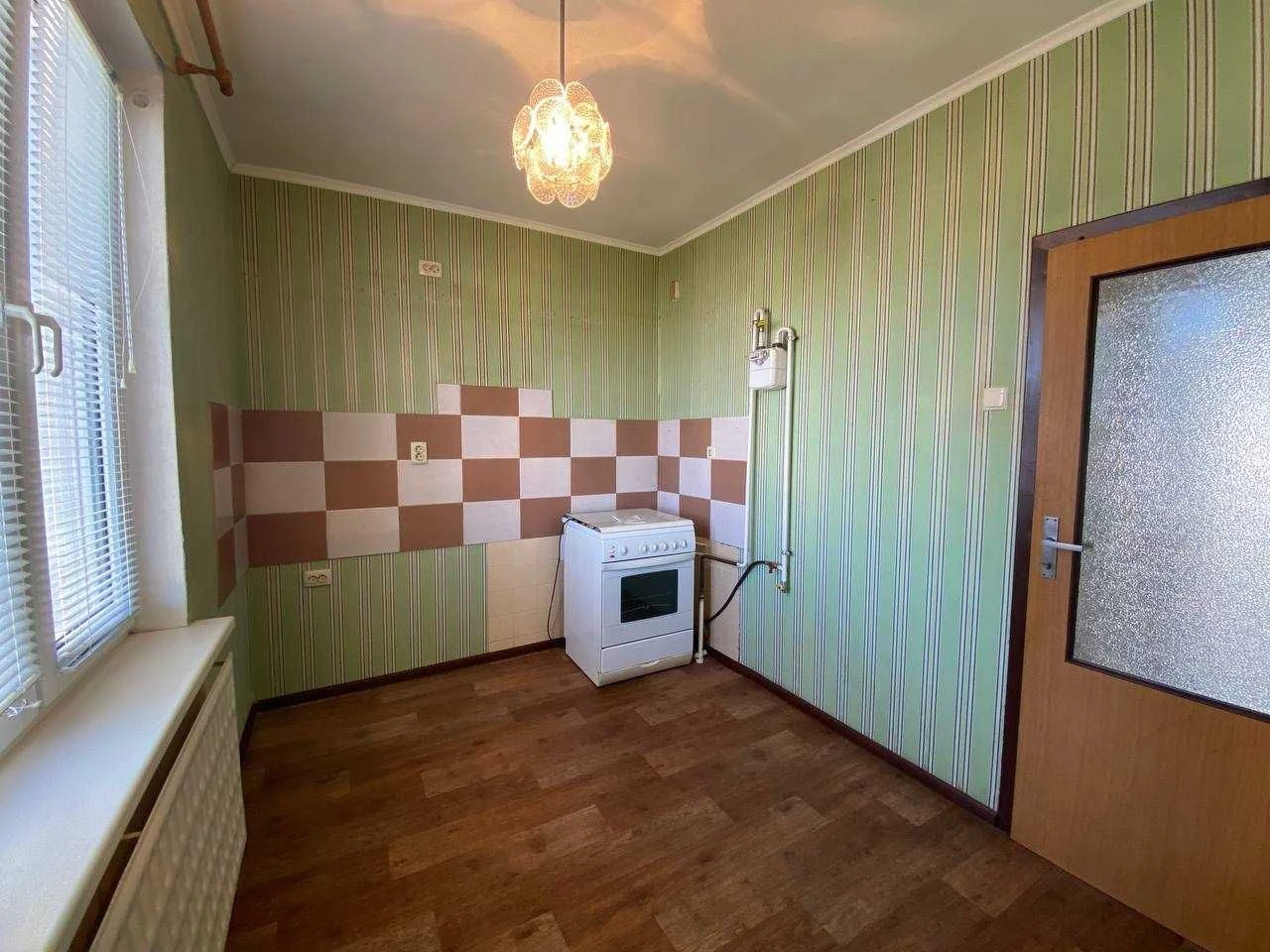 Продаётся двухкомнатная квартира на Макулане, Всебратское-2