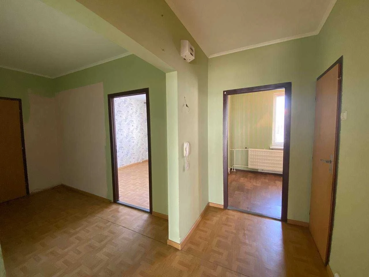 Продаётся двухкомнатная квартира на Макулане, Всебратское-2