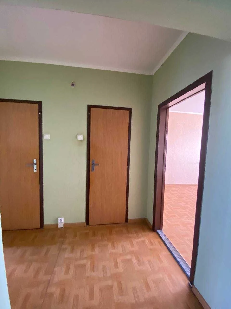 Продаётся двухкомнатная квартира на Макулане, Всебратское-2