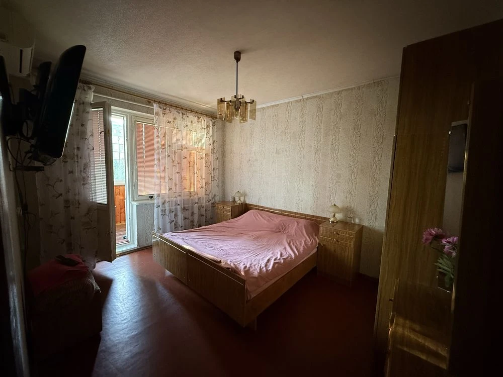 For sale spacious 4-bedroom apartment, Spasivska Street
